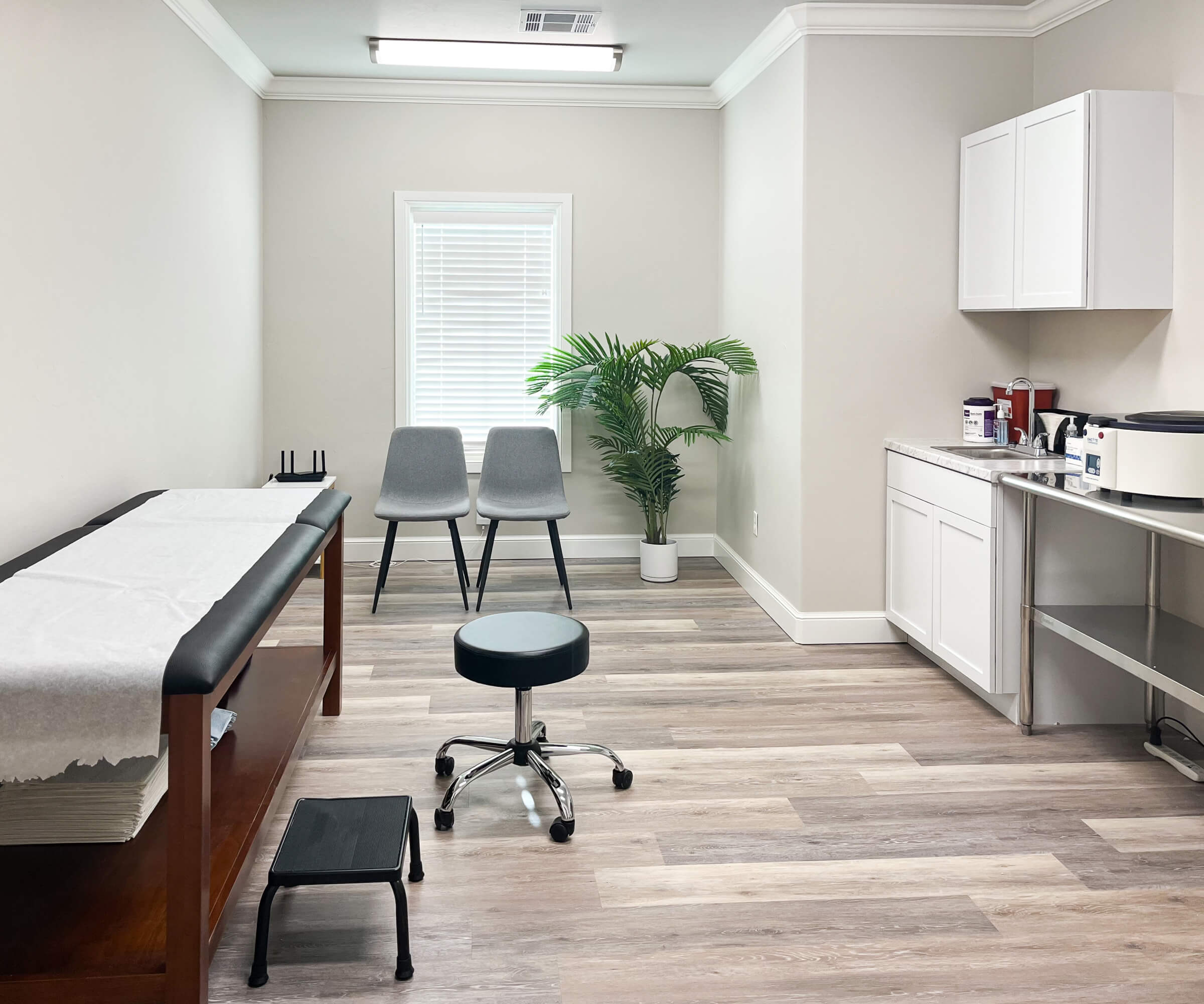 Exam room at the Edmond clinic location
